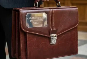 A pénzügyminiszter költségvetési táskája