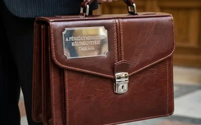 A pénzügyminiszter költségvetési táskája